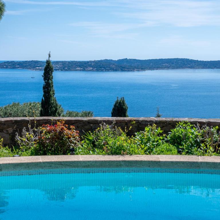 Villa Vue mer exceptionnelle golfe de saint -Tropez piscine 6ch 6 sdb 12 personnes - Villa - 1