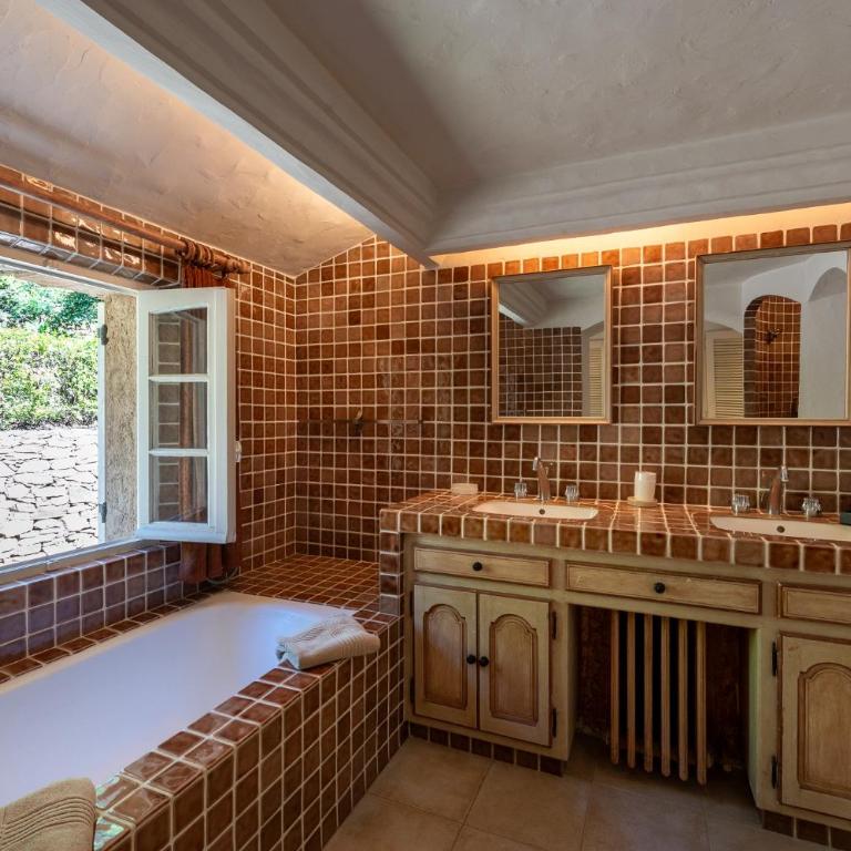 Villa Vue mer exceptionnelle golfe de saint -Tropez piscine 6ch 6 sdb 12 personnes - Villa - 23
