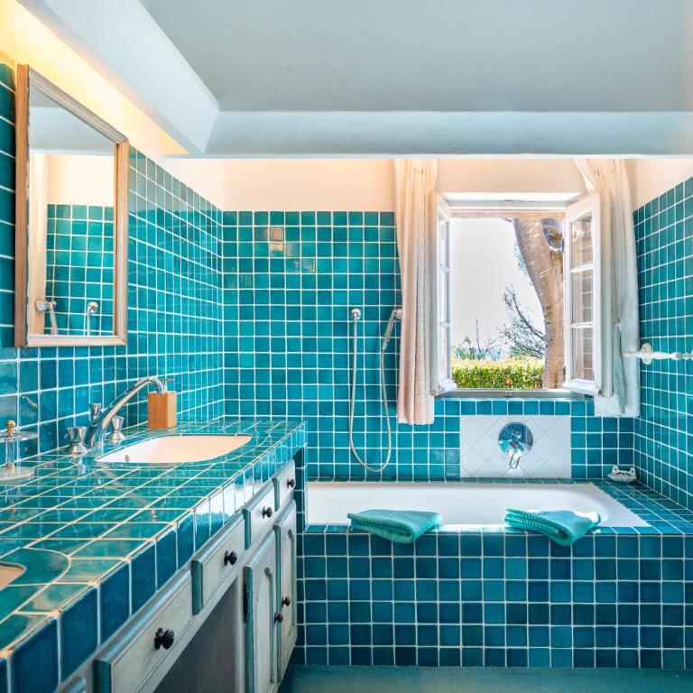 Villa Vue mer exceptionnelle golfe de saint -Tropez piscine 6ch 6 sdb 12 personnes - Villa - 33