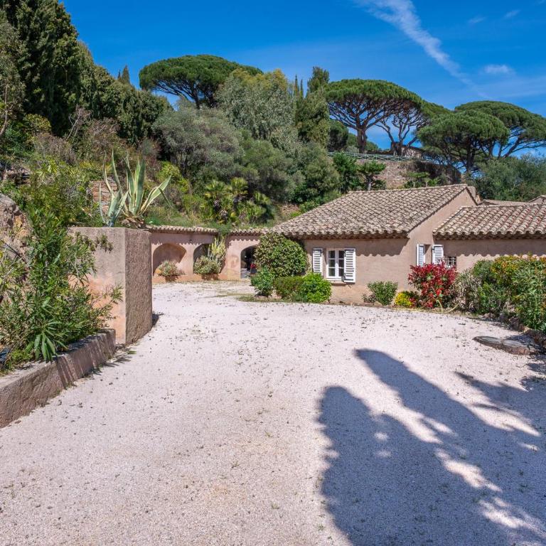 Villa Vue mer exceptionnelle golfe de saint -Tropez piscine 6ch 6 sdb 12 personnes - Villa - 45