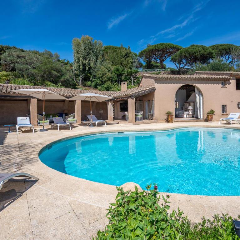 Villa Vue mer exceptionnelle golfe de saint -Tropez piscine 6ch 6 sdb 12 personnes - Villa - 6