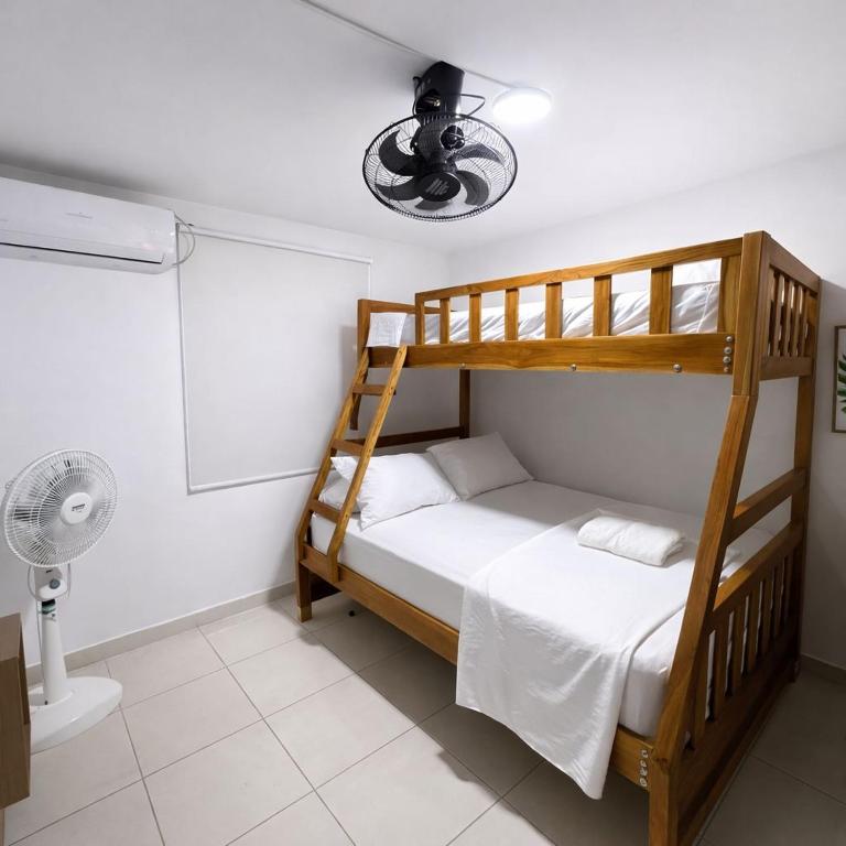 Apartamento privado los ejecutivos familiar Cartagena - Three-Bedroom Apartment - 28