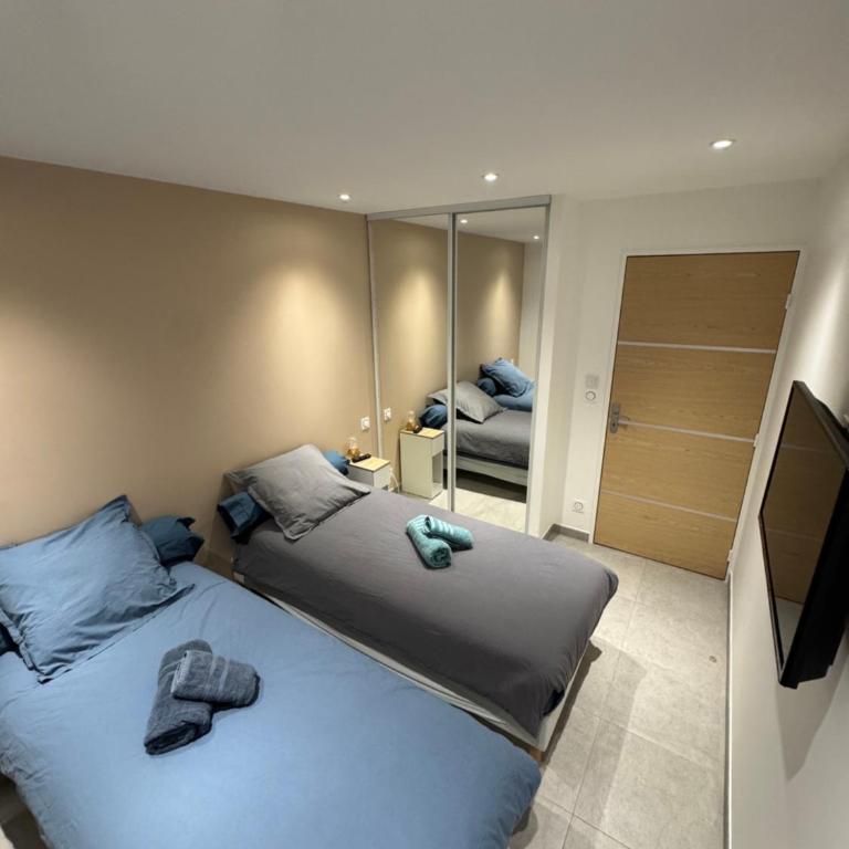 La SébaïaVie - Two-Bedroom Apartment with Balcony and Sea View - 17