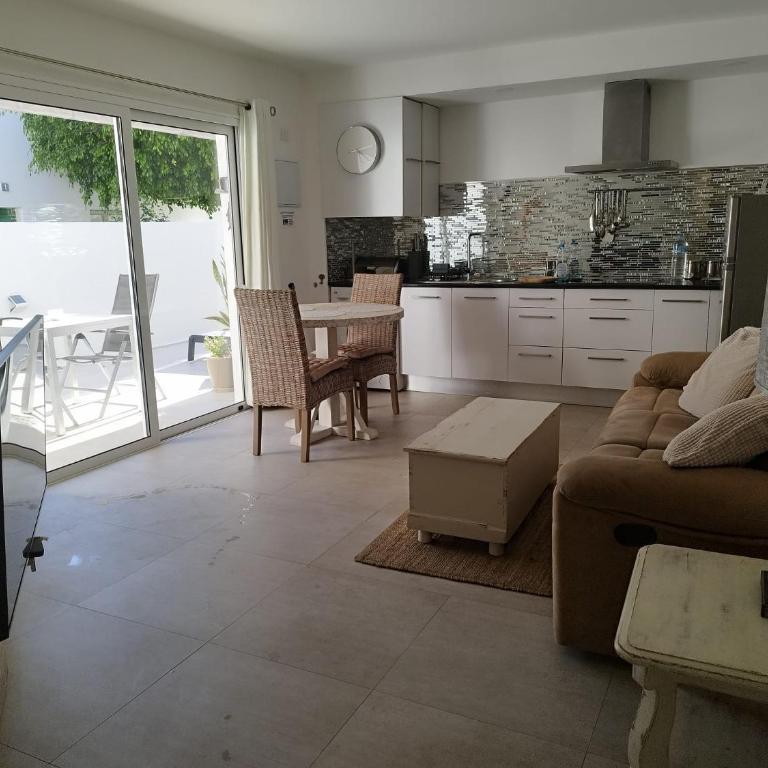 Puerto del Carmen, terrace, beach 100 m away - Apartamento de 1 dormitorio - 17