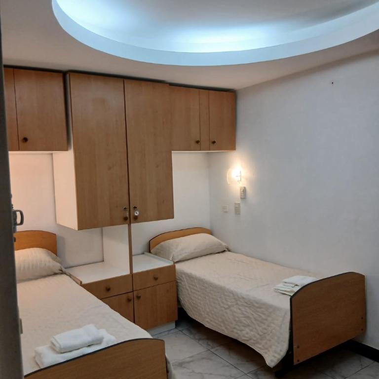 Pin-up hostel - Habitación Doble con baño privado - 2 camas - 2