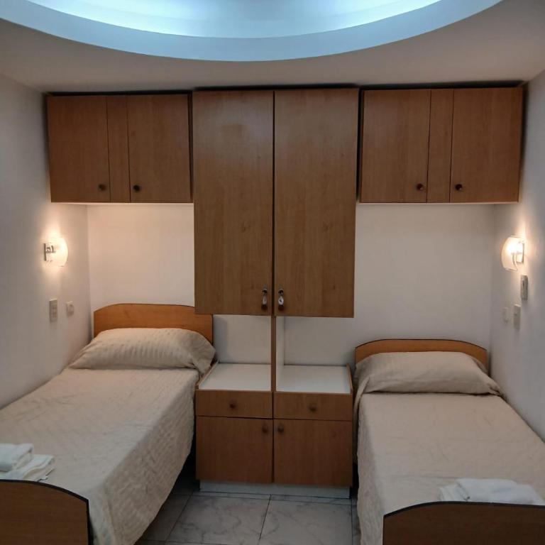 Pin-up hostel - Habitación Doble con baño privado - 2 camas - 4