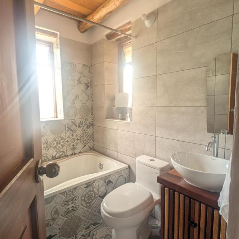 Casa Nuestra - Room with Private Bathroom in Shared House - Double Room - 3
