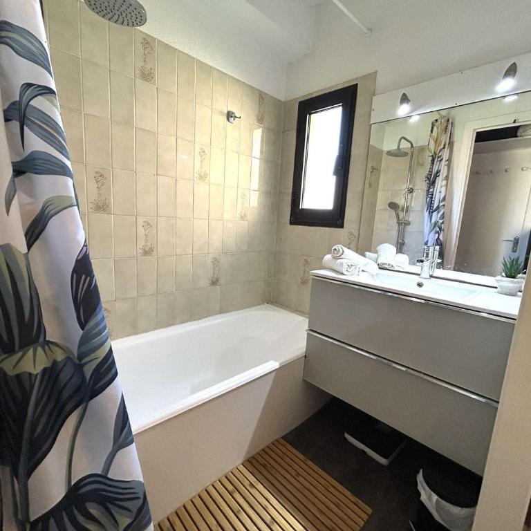 Appartement avec terrasse et parking - 4 pers. - FR-1-845-23 - Apartment - 8
