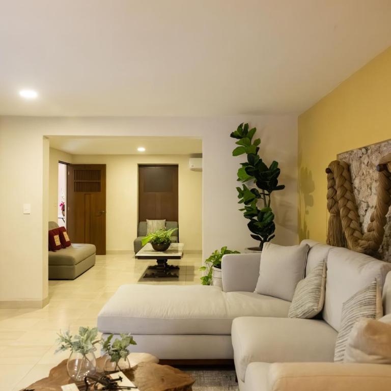 Casa Santian - Colonial Mansion near Paseo Montejo & Gastronomic Corridor - Villa with Private Pool - 20
