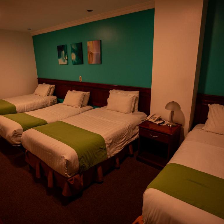 Quo Vadis Hotel - Quadruple Room with Private Bathroom - 4