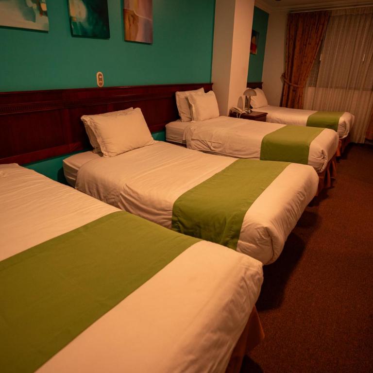 Quo Vadis Hotel - Quadruple Room with Private Bathroom - 7
