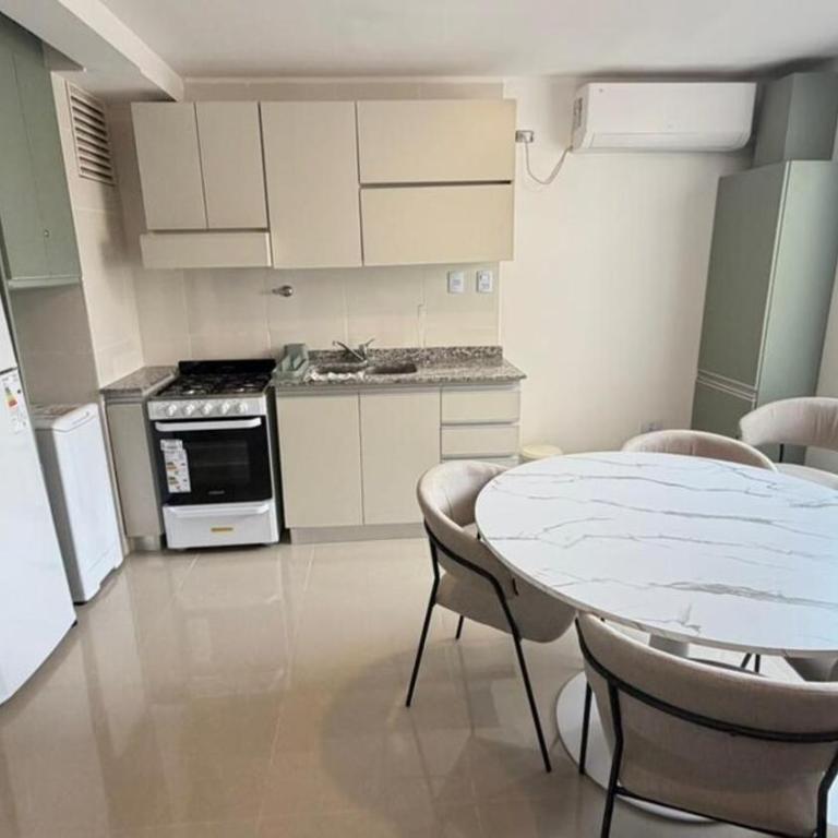 Departamento Céntrico de 1 dormitorio con cochera - Apartamento de 1 dormitorio - 2