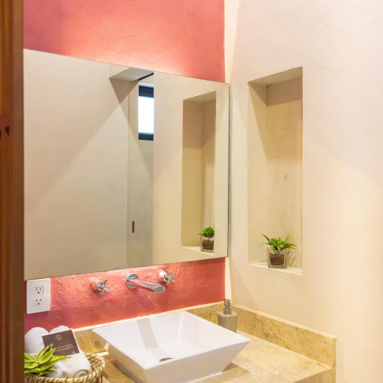 Casa Santian - Colonial Mansion near Paseo Montejo & Gastronomic Corridor - Villa with Private Pool - 100