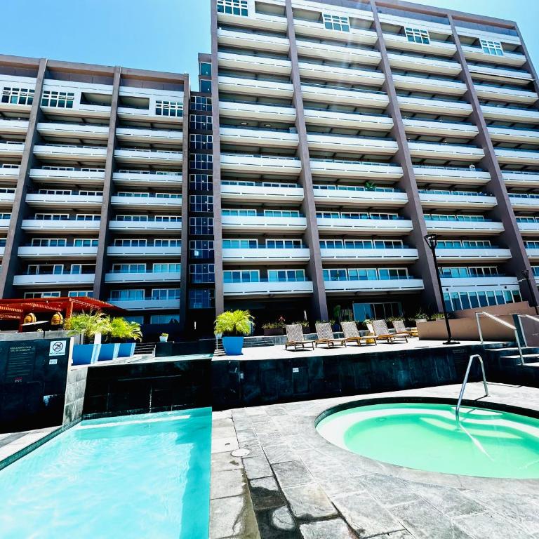 Beachfront paradise - Three-Bedroom Apartment - 2