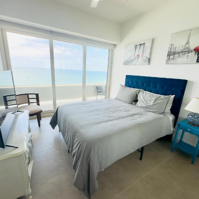 Beachfront paradise - Three-Bedroom Apartment - 52
