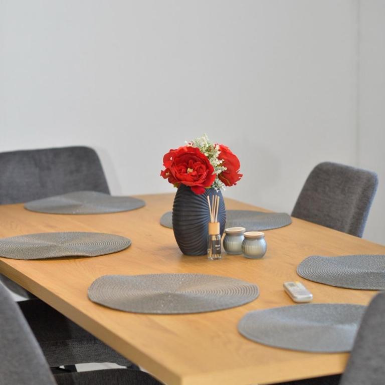 Zotina Residence - Two-Bedroom Apartment with Balcony and Sea View - 4