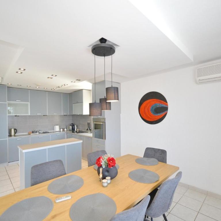 Zotina Residence - Two-Bedroom Apartment with Balcony and Sea View - 6