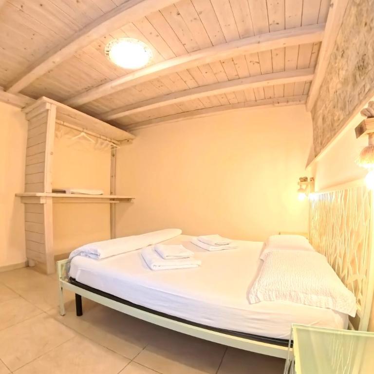 Villa Arianna Lake View Apartments with Pool - Ground Floor Apartment with Lake View - 16