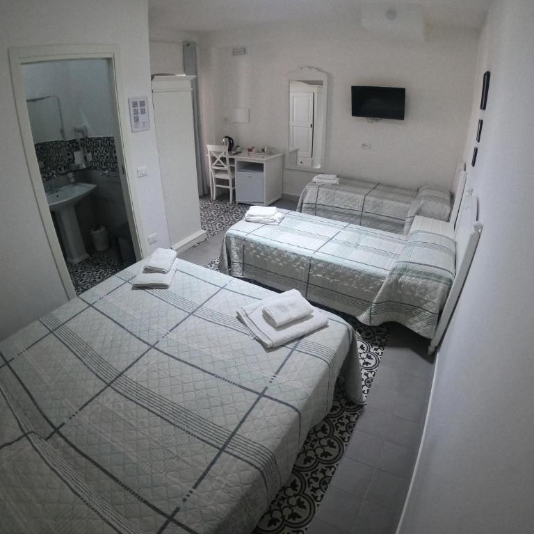 B&B Pepe Rosa Tropea - Classic Quadruple Room - 2