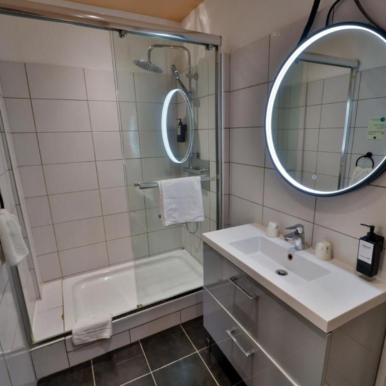 Hôtel de l'Europe Grenoble hyper-centre - Chambre Double Supérieure - 7