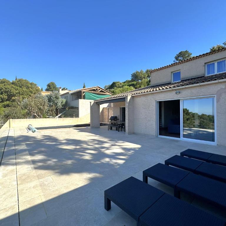 Villa BOUGINVILLEES climatisée pour 12 personnes avec piscine chauffée et vue mer à La Londe-Les-Maures - Maison 6 Chambres - 2