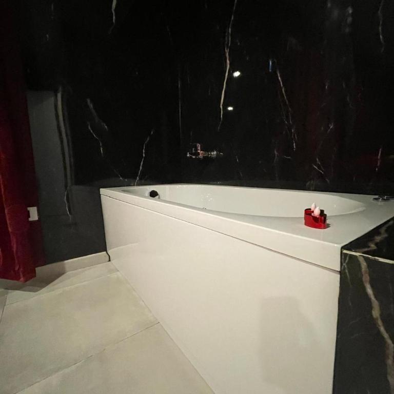 Apartamento con jardín y pequeña piscina privada para refrescarse - Double Room with Pool View - 19