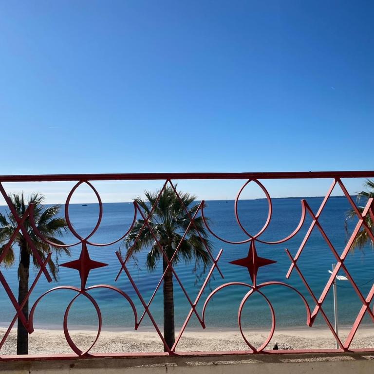 Beau studio front de mer Juan les pins vue mer exceptionnelle - Appartement - Vue sur Mer - 21