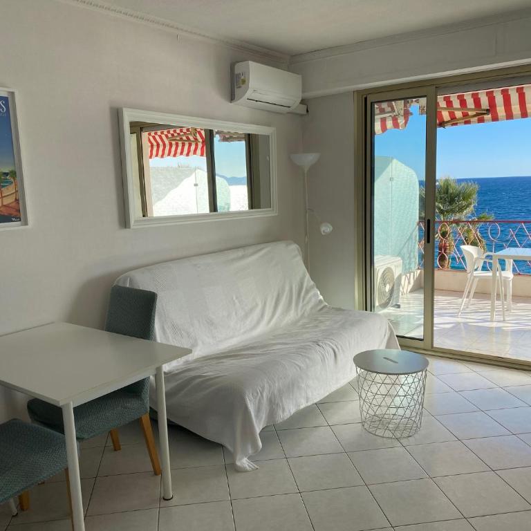 Beau studio front de mer Juan les pins vue mer exceptionnelle - Appartement - Vue sur Mer - 9