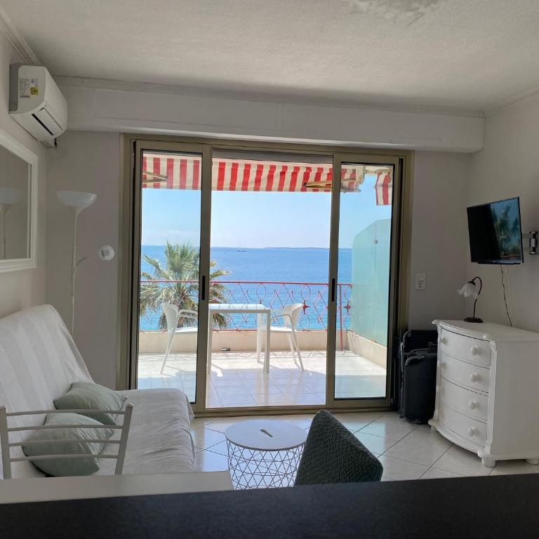 Beau studio front de mer Juan les pins vue mer exceptionnelle - Appartement - Vue sur Mer - 5