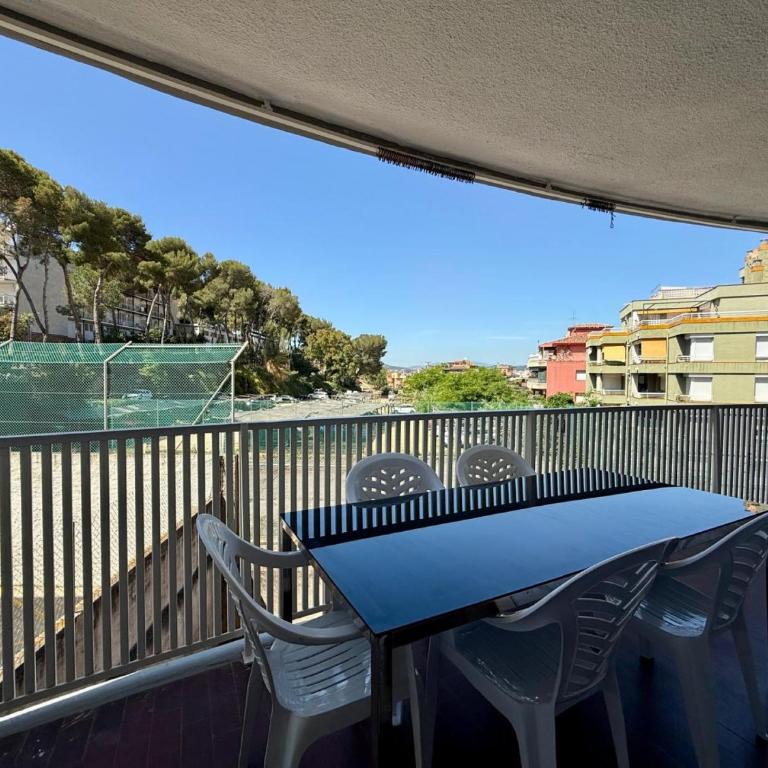 ApartEasy - 2bed with terrace next to the beach in Lloret - Apartamento de 2 dormitorios - 5
