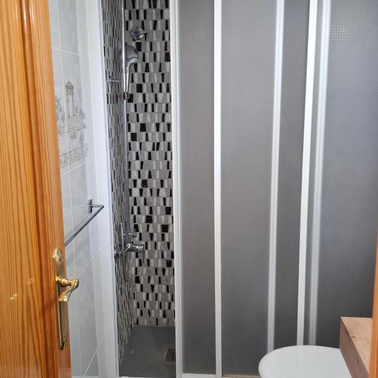 APARTAMENTO LOFT PRIMERA LÍNEA de playa, vistas altas mar y castillo - Apartamento de 1 dormitorio - 3