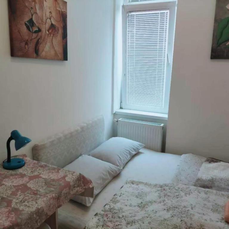 Marsala Family B&B - Single Room with Shared Shower and Toilet - 3