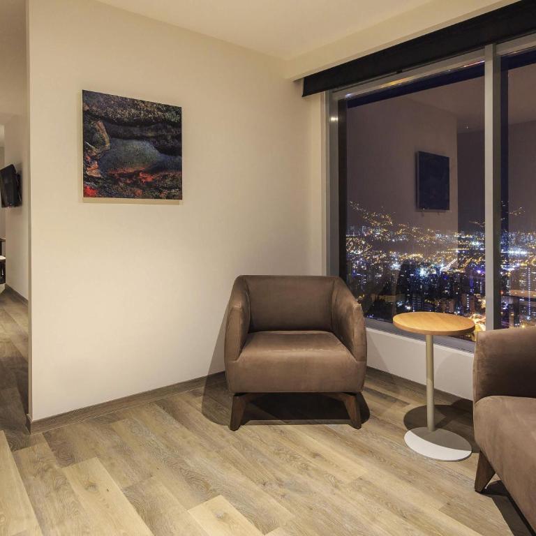 Novotel Medellin El Tesoro - Habitación Deluxe con cama extragrande - 4