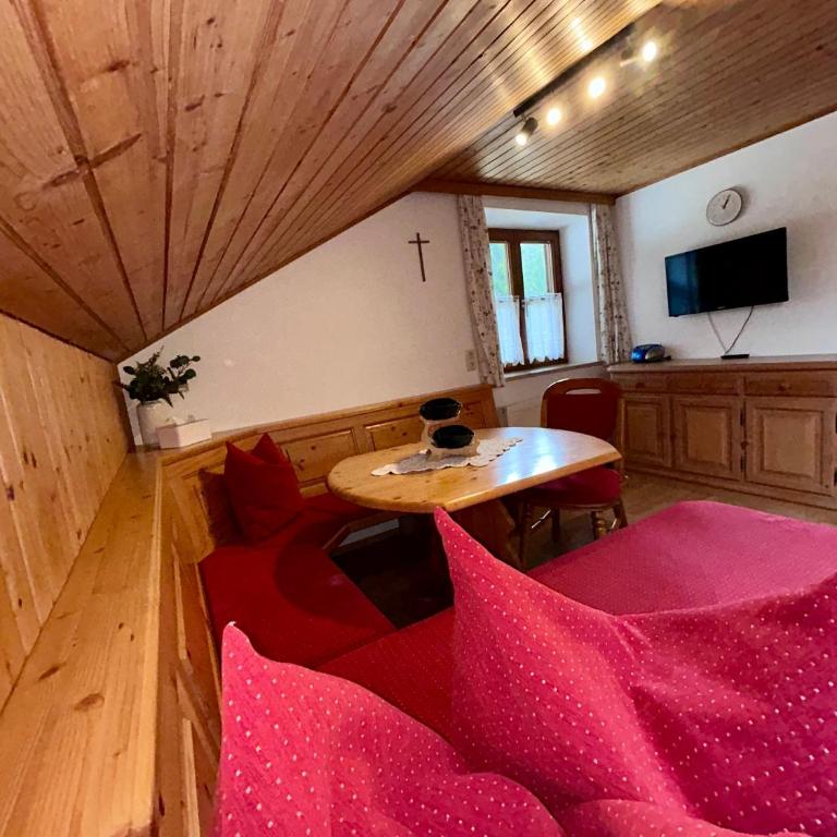 Pferdehof Almgut - Reiten für Kinder, Natur und Erholung nahe Salzburg - Apartment mit 2 Schlafzimmern und Balkon - 6