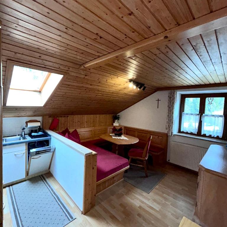 Pferdehof Almgut - Reiten für Kinder, Natur und Erholung nahe Salzburg - Apartment mit 2 Schlafzimmern und Balkon - 7