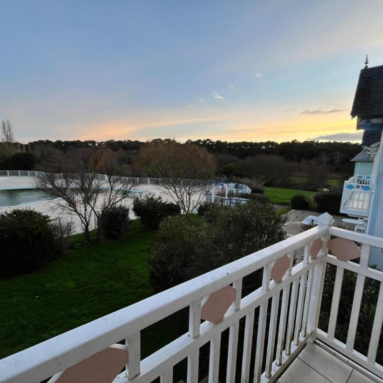 Charmante maison de vacances avec accès piscine - Two-Bedroom House - 1