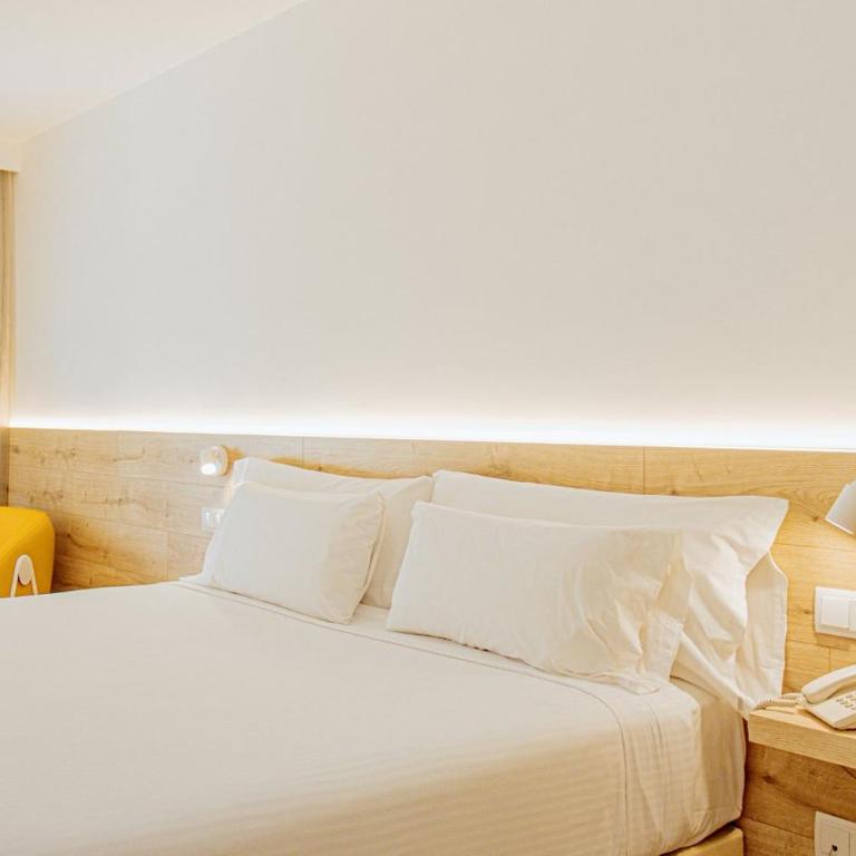 Num Hotel - King Room with Balcony - 2