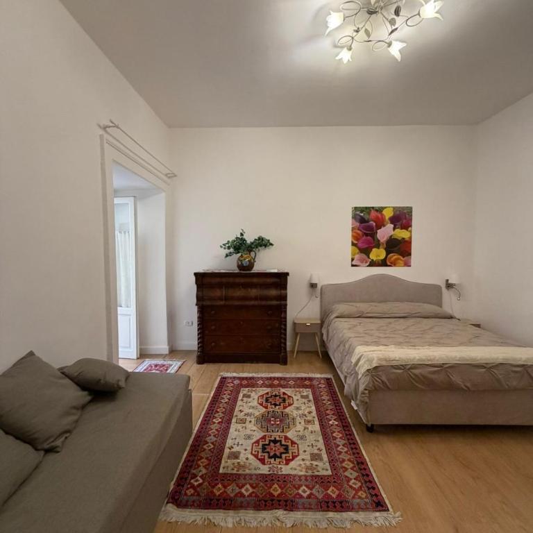 La Casa dietro l'Angolo, large two-room apartment in the center - Appartamento con 2 Camere da Letto - 1