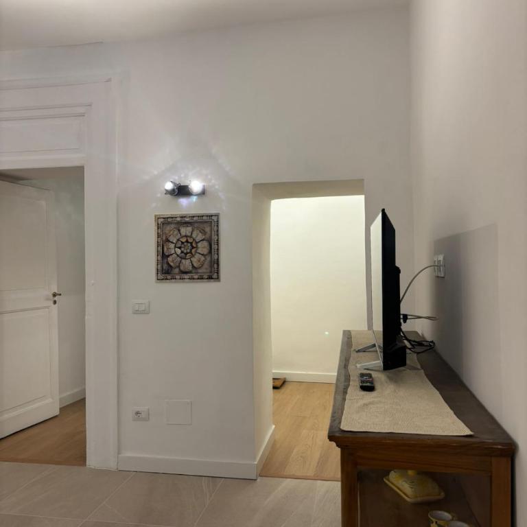 La Casa dietro l'Angolo, large two-room apartment in the center - Appartamento con 2 Camere da Letto - 17