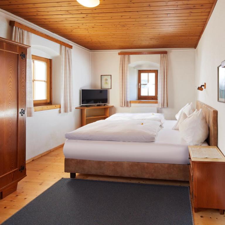 Pension Oberbräu - Familienzimmer mit Badewanne - 1
