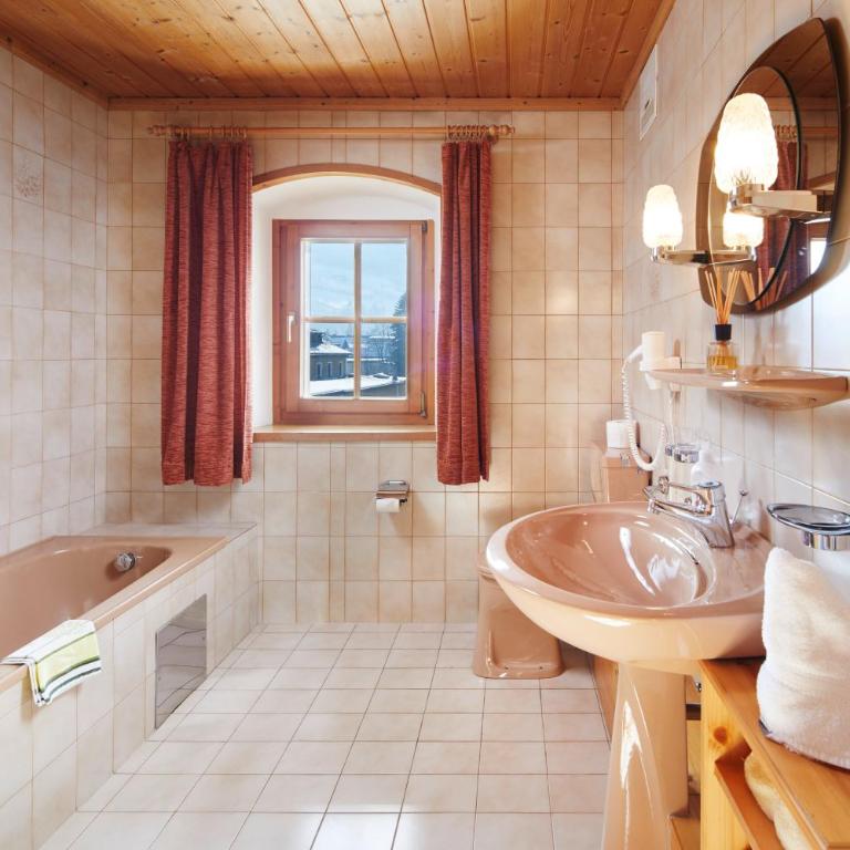 Pension Oberbräu - Familienzimmer mit Badewanne - 2