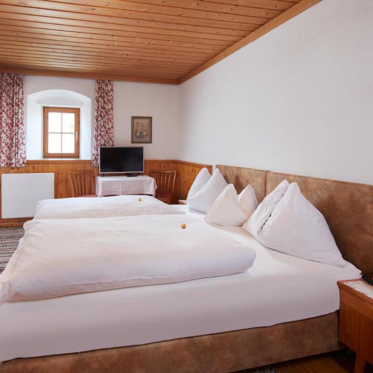 Pension Oberbräu - Familienzimmer mit Badewanne - 4