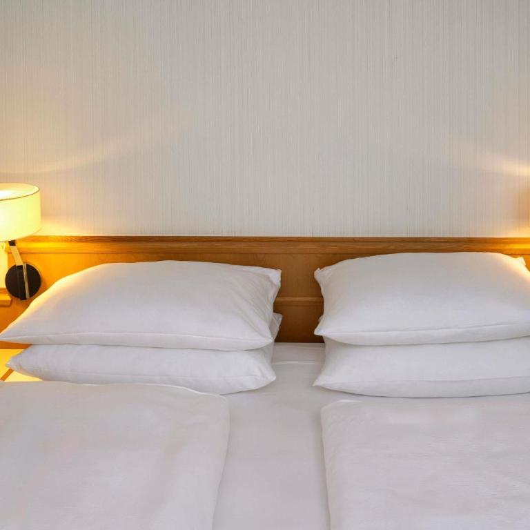 Mövenpick Hotel Nürnberg Airport - Superior Zimmer mit Kingsize-Bett - 5