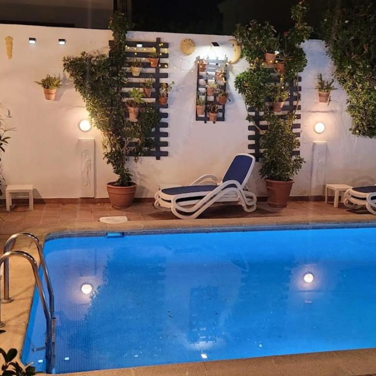 CASA DE LUJO CON PISCINA PRIVADA en ZONA MUY TRANQUILA - Casa de 4 dormitorios - 65