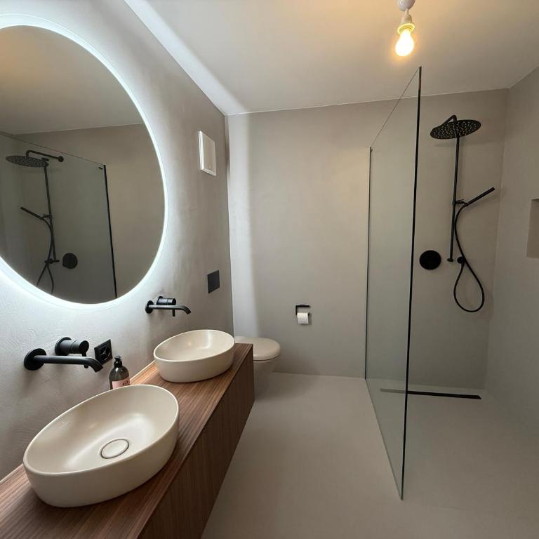 The Fam - Four-Bedroom Luxury Apartment - 13