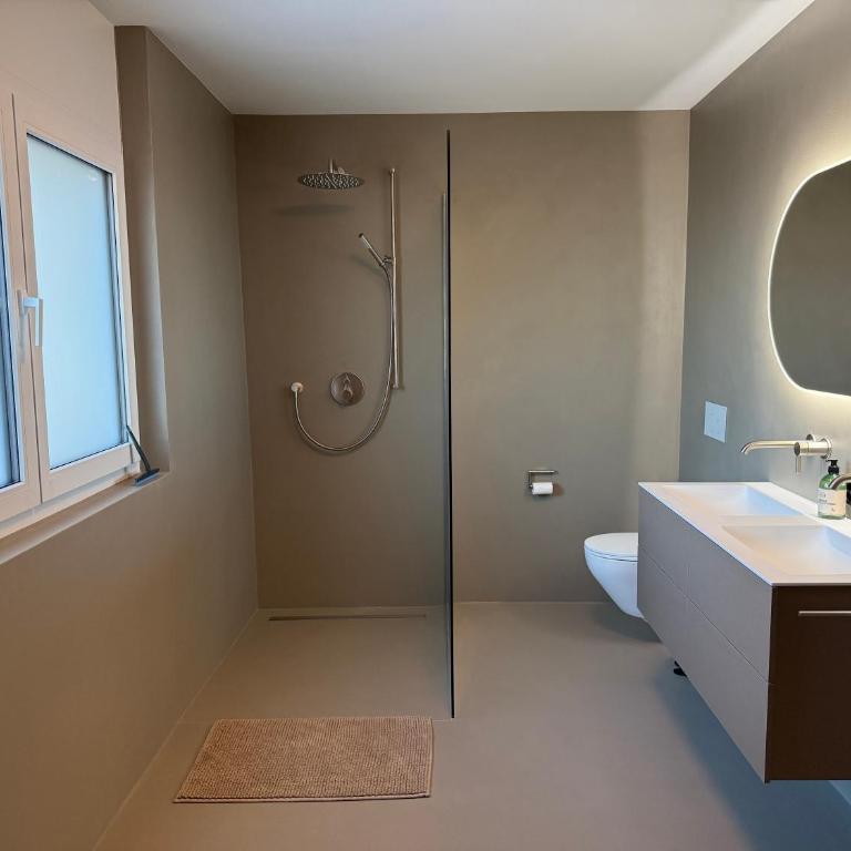 The Fam - Four-Bedroom Luxury Apartment - 18