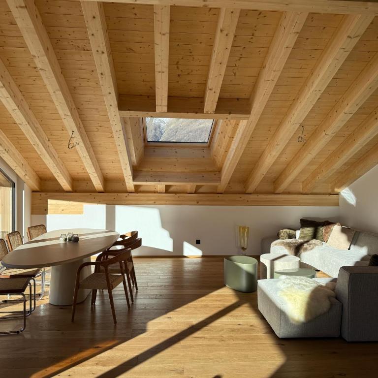 The Fam - Four-Bedroom Luxury Apartment - 16