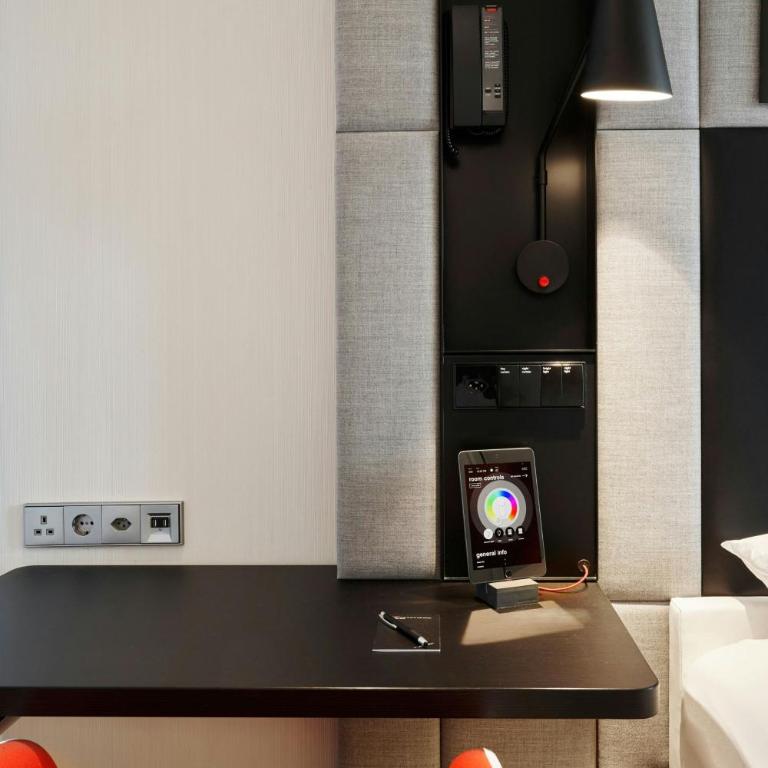 citizenM Geneva - King Room - 4