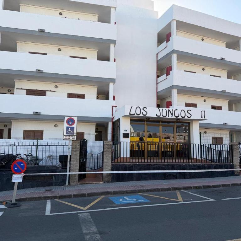 Apartamentos Los Juncos - One-Bedroom Apartment with Balcony - 11