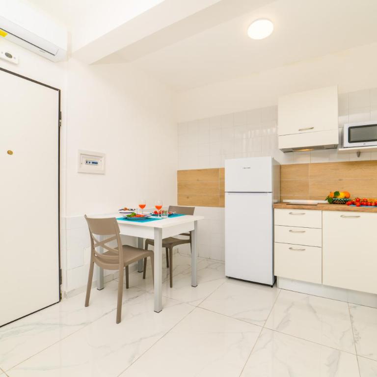 Estate4home - Suites Margar - Camera Matrimoniale con Vista Mare - 4